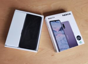 محتويات علبة Nokia 2.4
