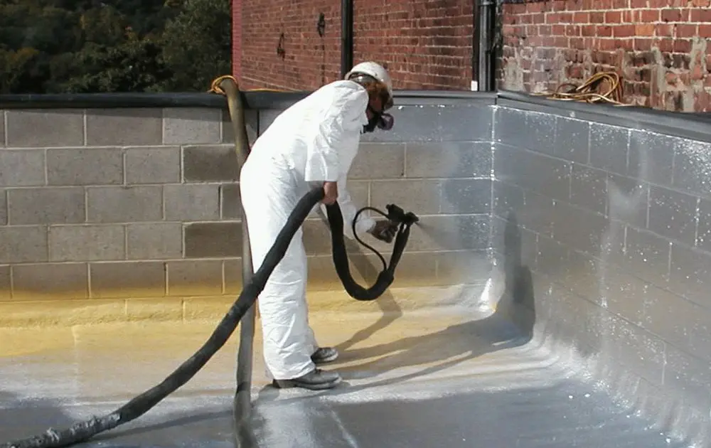 كيفية اكتشاف مشاكل الأسطح ومعالجتها بالرياض