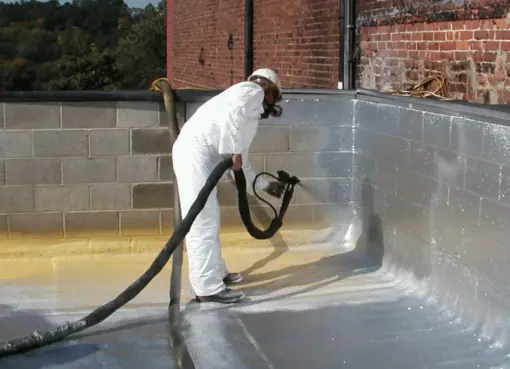 كيفية اكتشاف مشاكل الأسطح ومعالجتها بالرياض